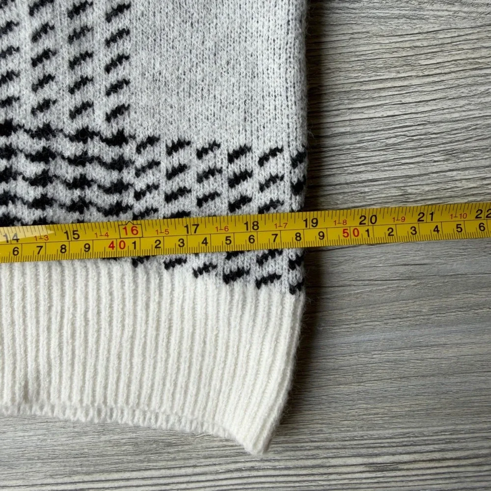 Vintage Plaid Sweater Vest Mens Large White Black V-Neck Knit Academia Preppy